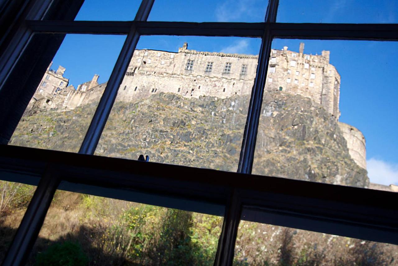 Joivy Unique Old Town Stay Under Edinburgh Castle Eksteriør billede