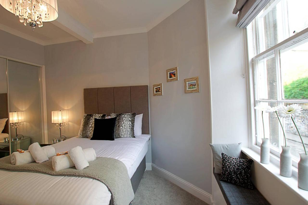 Joivy Unique Old Town Stay Under Edinburgh Castle Eksteriør billede