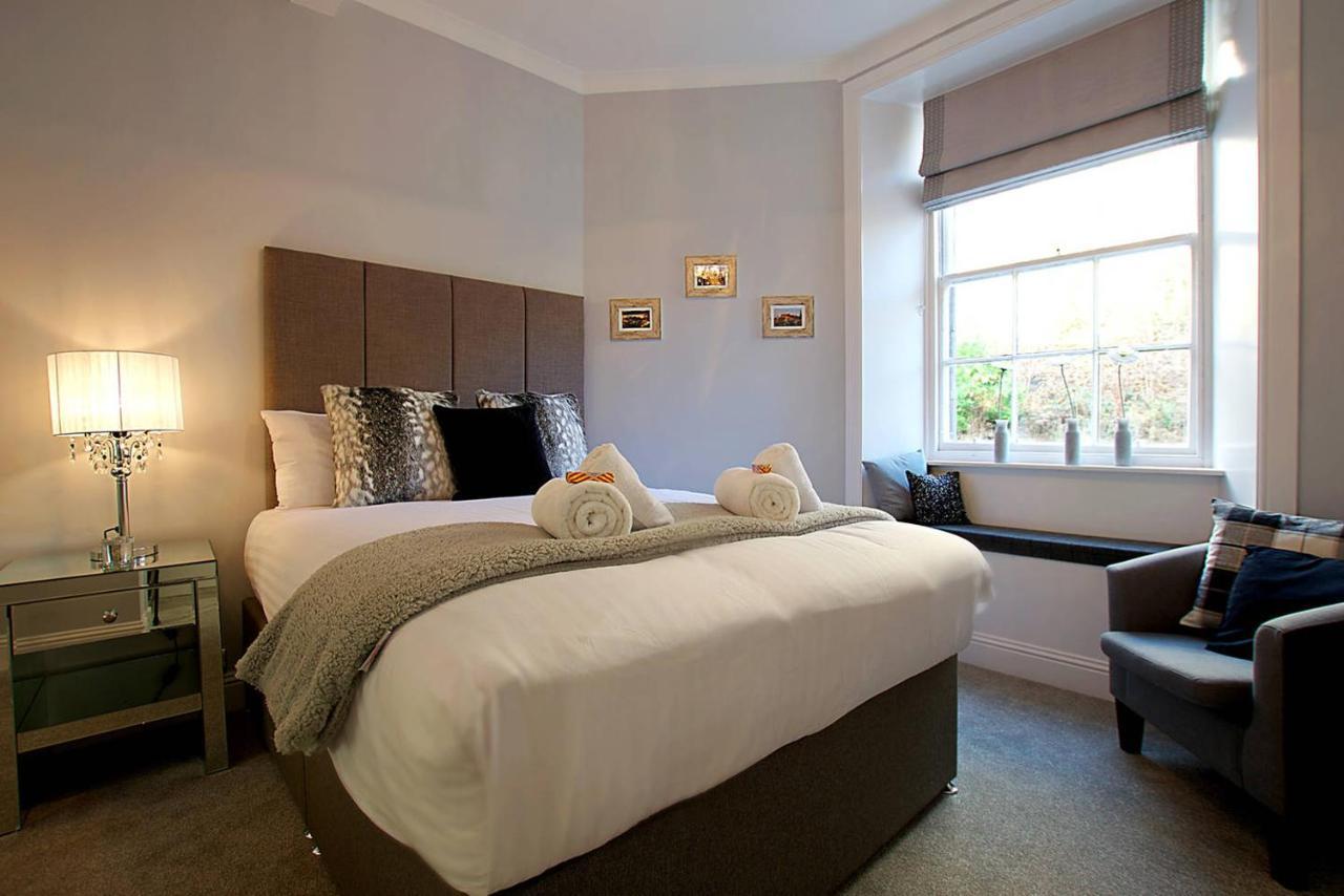 Joivy Unique Old Town Stay Under Edinburgh Castle Eksteriør billede