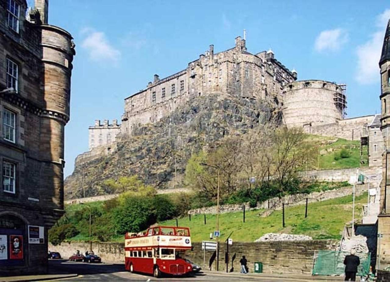 Joivy Unique Old Town Stay Under Edinburgh Castle Eksteriør billede