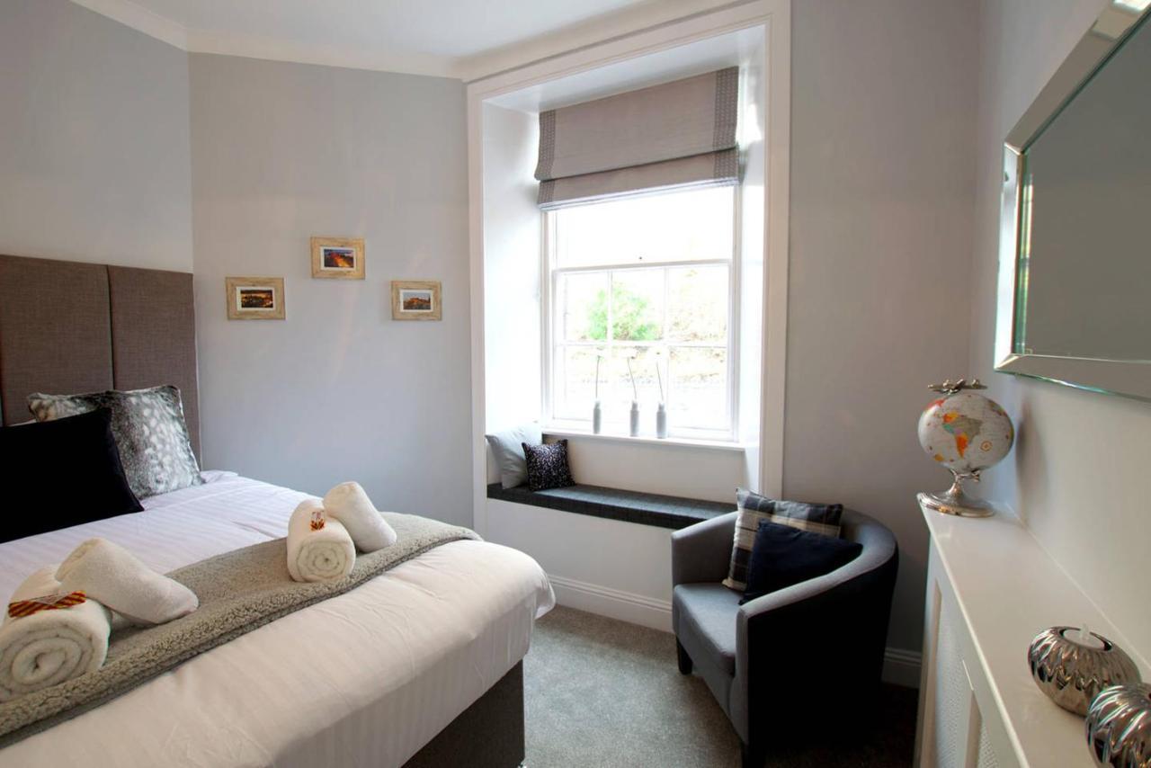 Joivy Unique Old Town Stay Under Edinburgh Castle Eksteriør billede